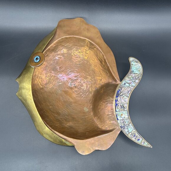 Mid Century Hammered Brass Copper Fish Dish Abalone Shell Inlay Mexico Footed - Picture 2 of 11